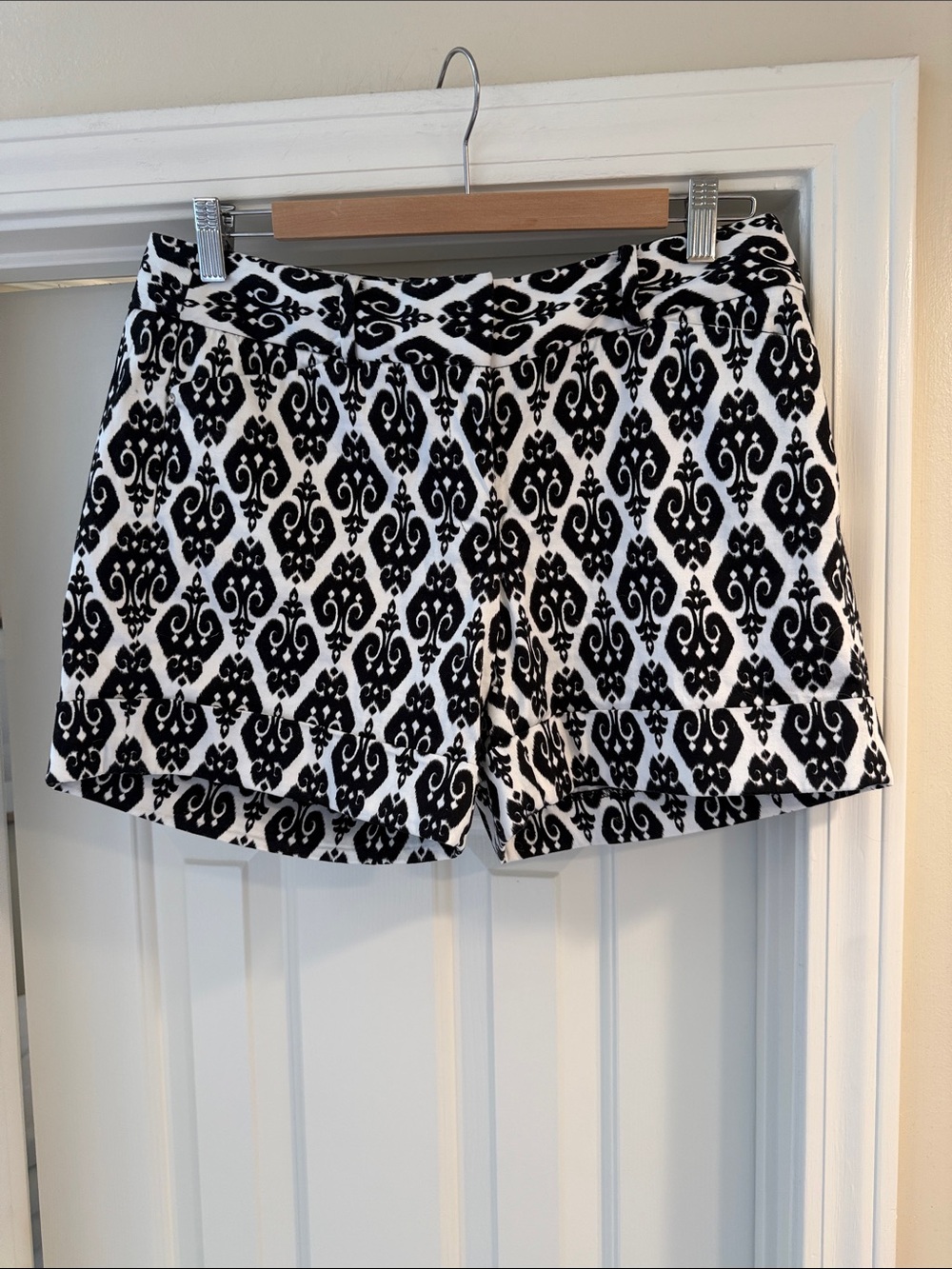 White House Black Market Black & White Damask Print Shorts